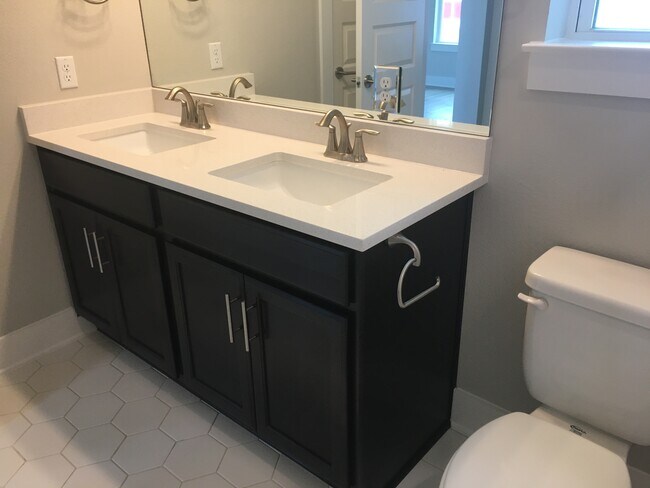 Double vanities in main bath - 2000 Warely Ln