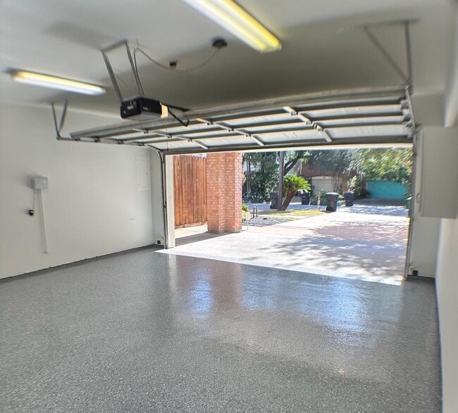 Building Photo - 913 Birdsall St