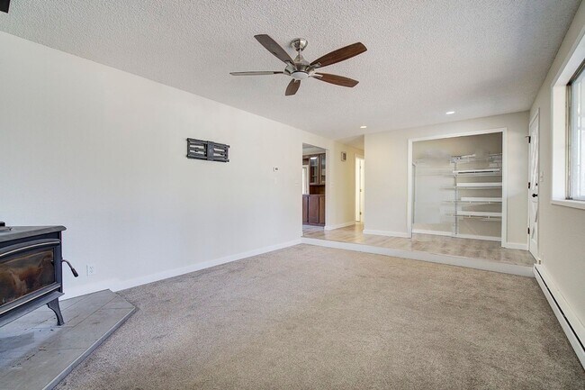 Building Photo - 3bd/2ba North Bend House