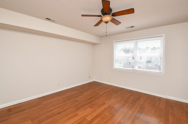 Building Photo - 102 Chesterfield Ln