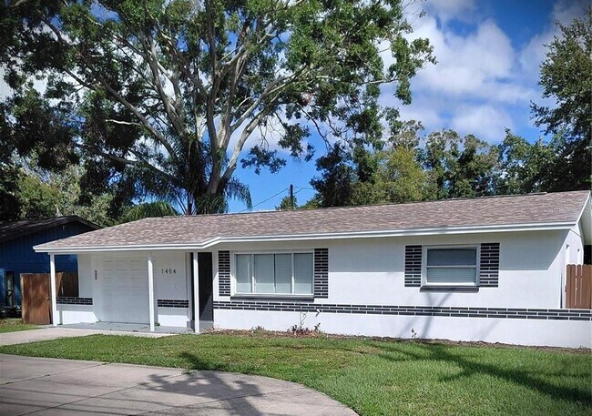 Primary Photo - 1454 Michigan Blvd