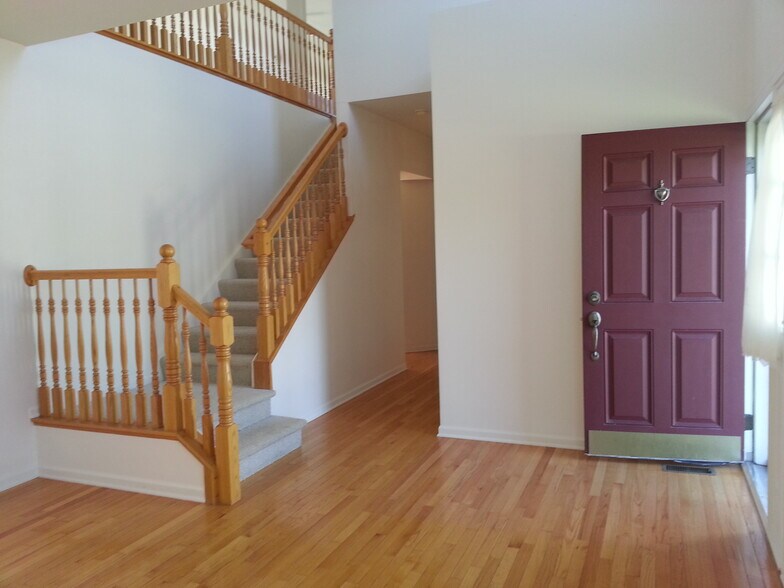 Building Photo - 735 Knoch Knolls Rd