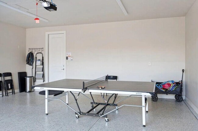 Building Photo - 3800 Paradise Vlg Dr