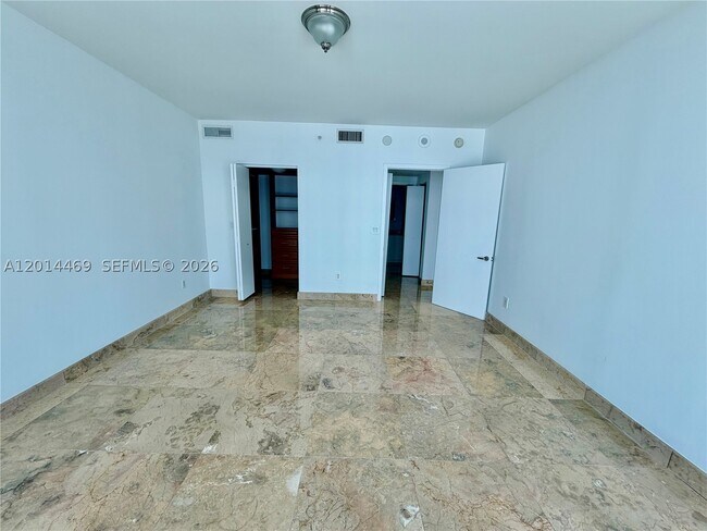 Building Photo - 1331 Brickell Bay Dr