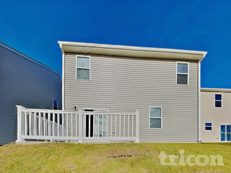 Building Photo - 141 Chapel Dr