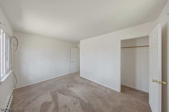 Building Photo - 15 Karen Rd