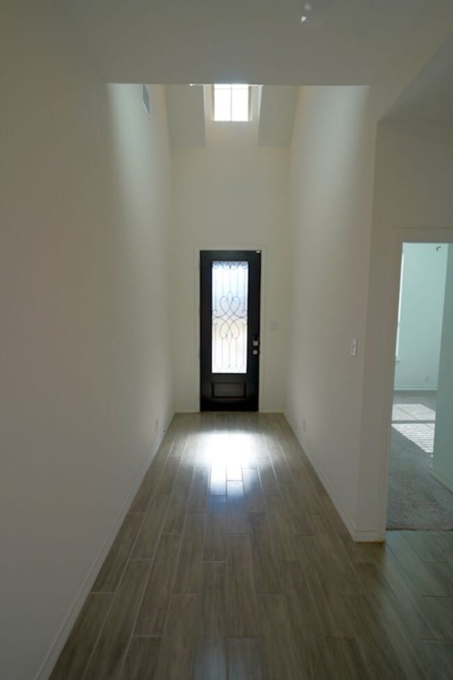 Building Photo - Luxury Living in Davis Ranch