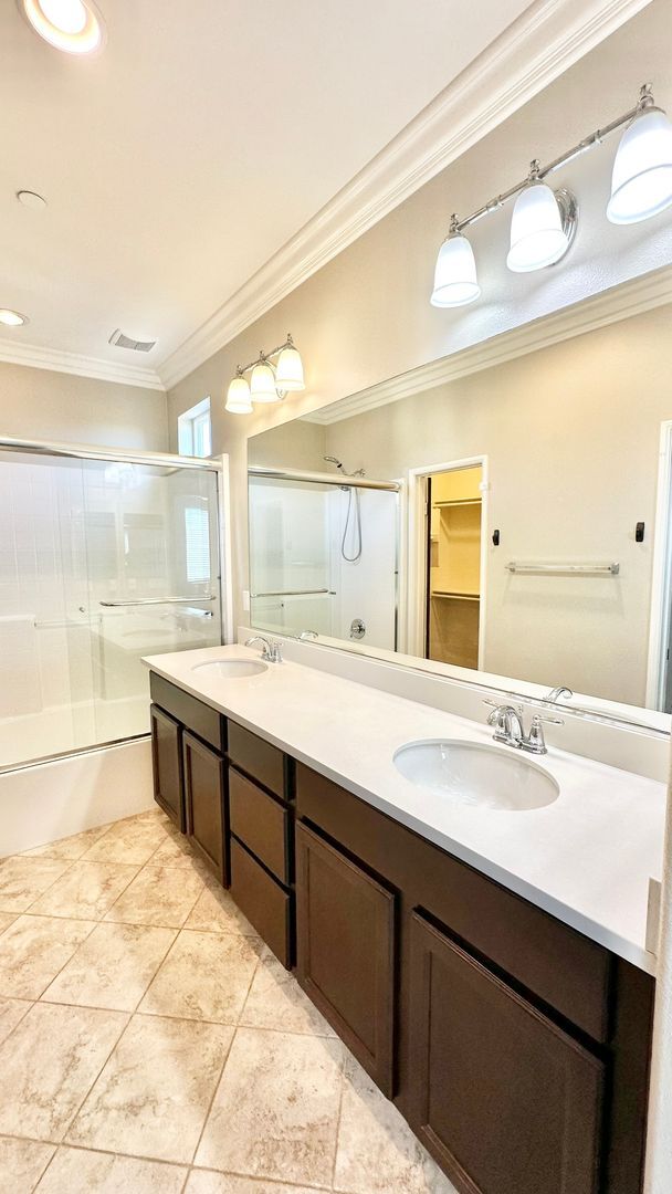 Building Photo - Beautiful, Newer, Townhome with Attached 2...