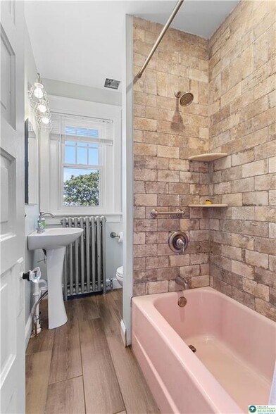 Building Photo - 413 Woodlawn Ave