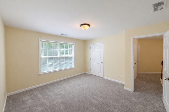 Building Photo - Clean 5 Bedroom Collins Hill Home with First Floor Suite and Oversized Master