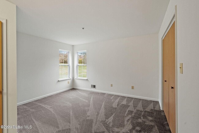 Building Photo - 25 Coralberry Ct
