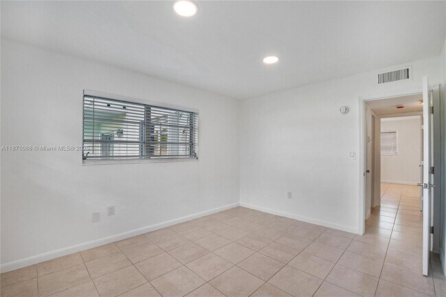 Building Photo - 7660 SW 82nd St