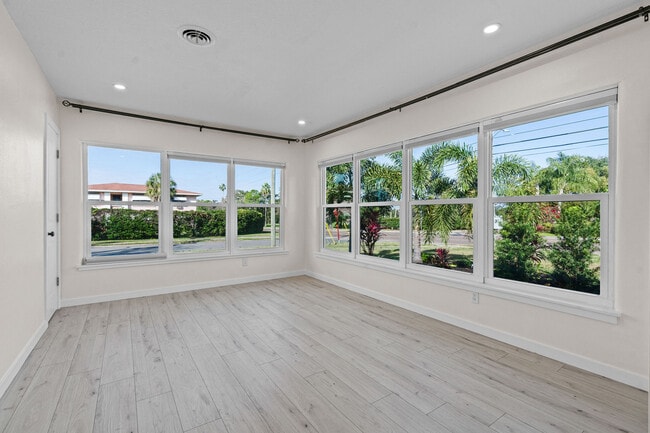 Building Photo - 1401 Drew St