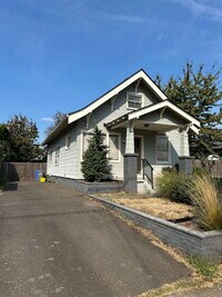 Building Photo - Beautiful PDX Bungalow, Master on Main, Wo...