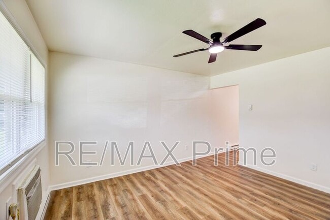 Building Photo - 1306 Linden Ave