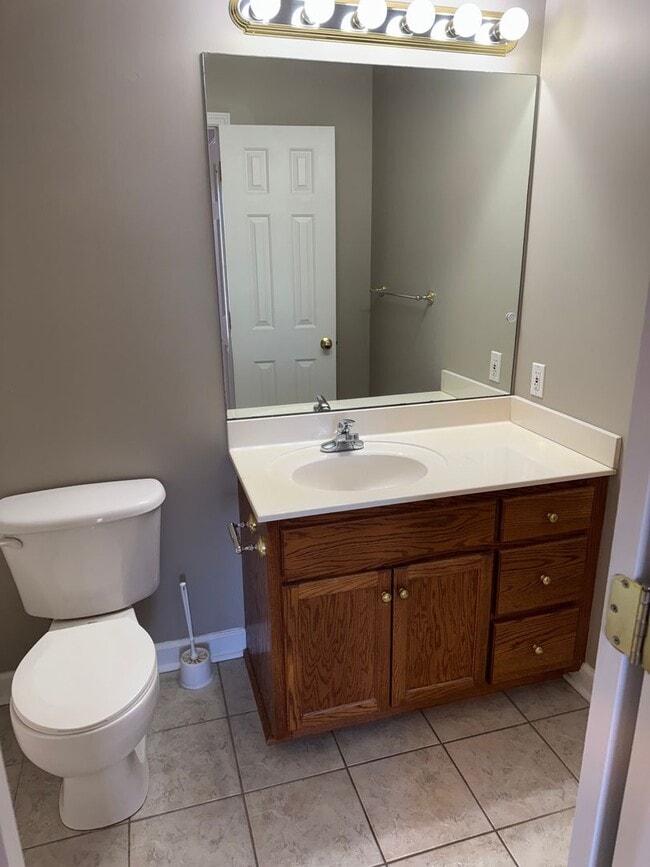 Building Photo - Hollar Duplex Conover