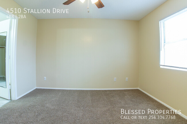 Building Photo - 4510 Stallion Dr