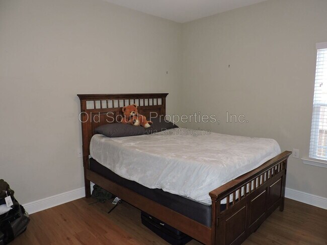 Building Photo - 5643 Vendome Ct