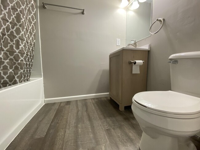 Building Photo - 3620 3rd Pl NW