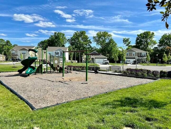 Building Photo - 418 Park Vista Dr
