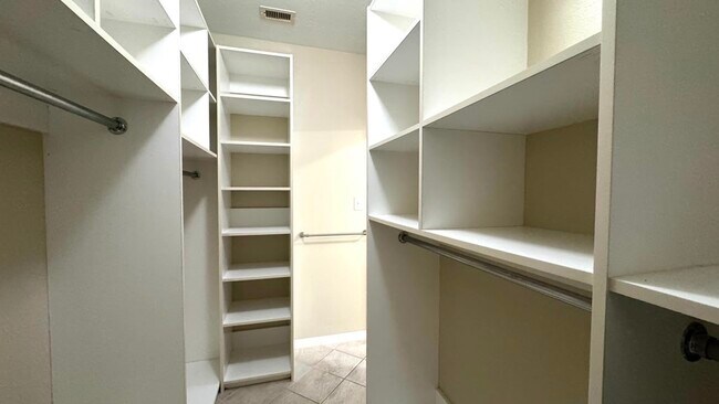Building Photo - 8923 Willow Wind Ln