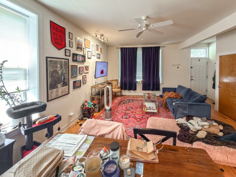 Building Photo - 2837 N Damen Ave