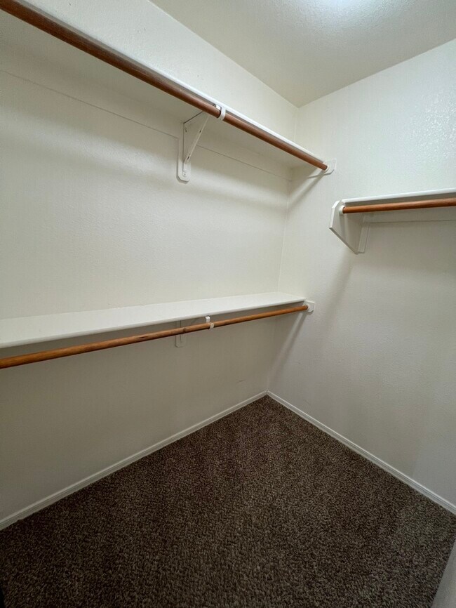 Building Photo - Townhome For Rent