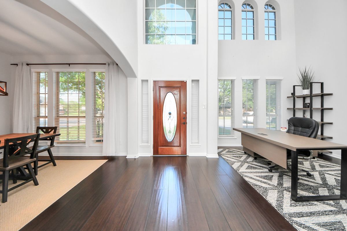 Building Photo - 30214 Vinebriar Dr