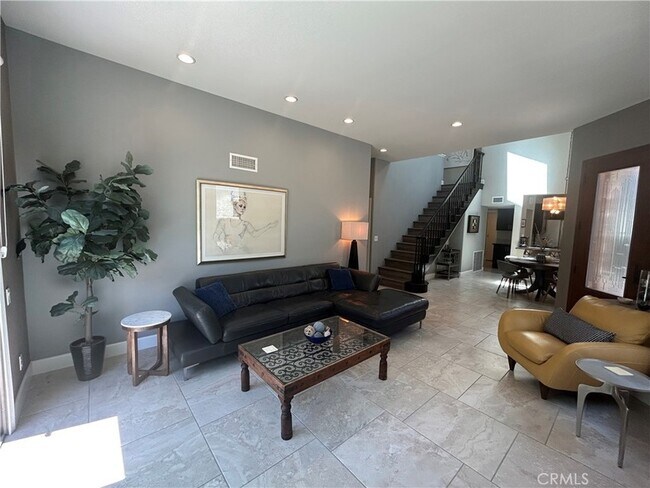 Building Photo - 12 Dauphin