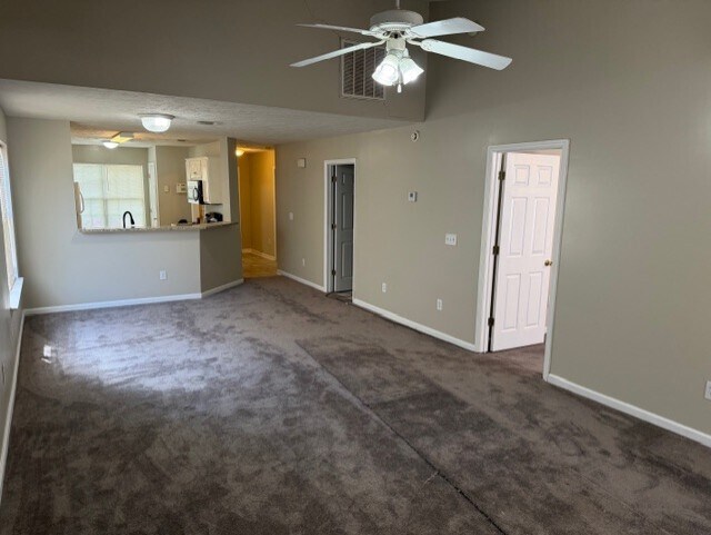 Dining area - 911 Cammaron Way