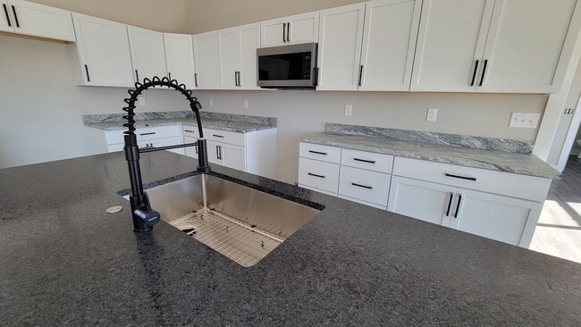 Building Photo - 405 Sugar Maple Ln