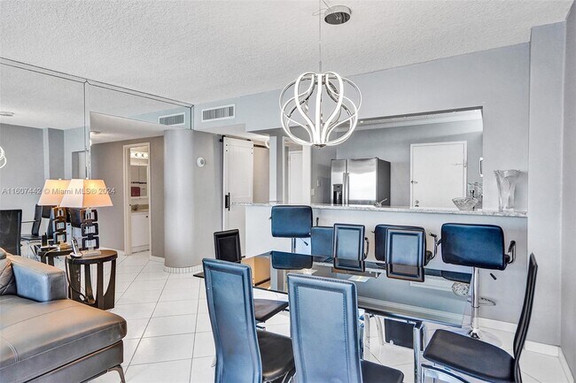 Building Photo - 3725 S Ocean Dr