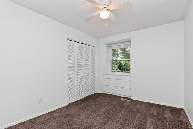 Building Photo - 3 Bed/2.5 Bath Townhouse for RENT!
