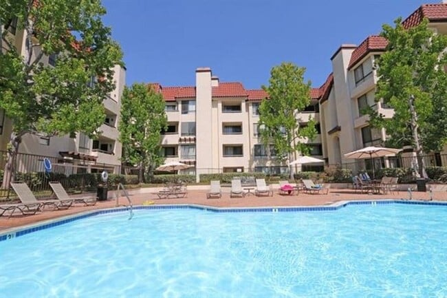 Building Photo - 5875 Friars Rd