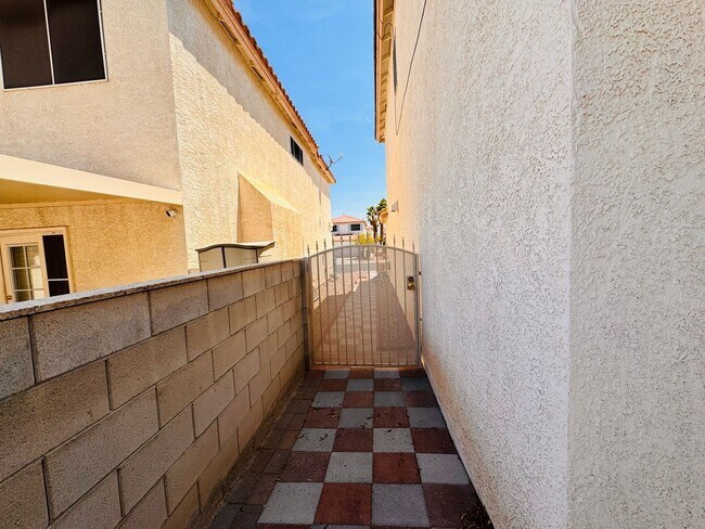 Building Photo - Home For Rent