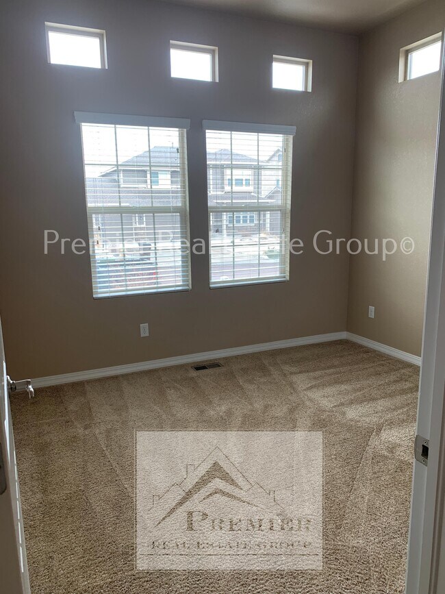 Building Photo - 5948 Revelstoke Dr