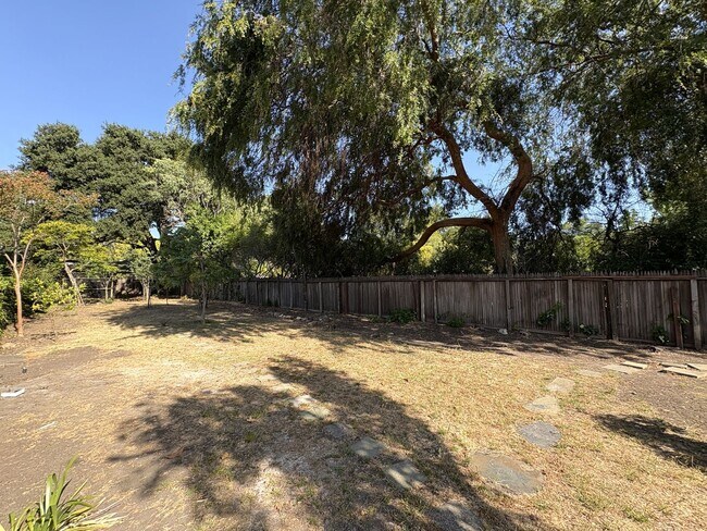 Building Photo - Charming 4-Bedroom Palo Alto Home with ADU...