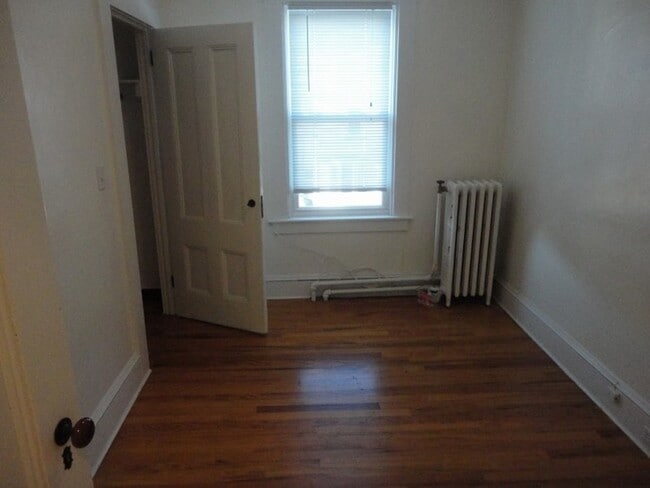 Building Photo - 39 E Bowery St