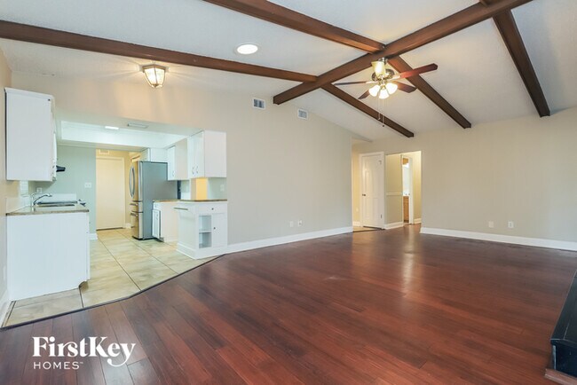 Building Photo - 1120 Brandon Lakes Ave