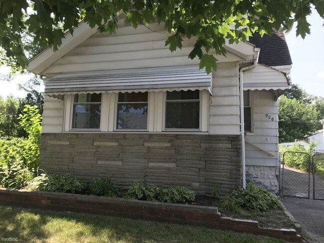 Primary Photo - 5 br, 2 bath House - 926 E Coy Ave