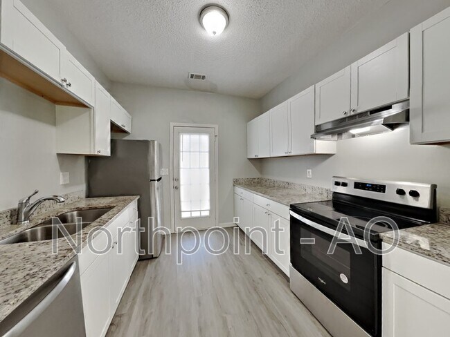 Building Photo - 8616 Thomas Ln