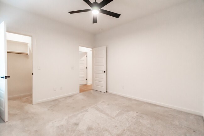 Building Photo - 535 Wagon Wheel Ave