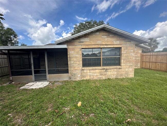 Building Photo - 968 Sunshine Way SW