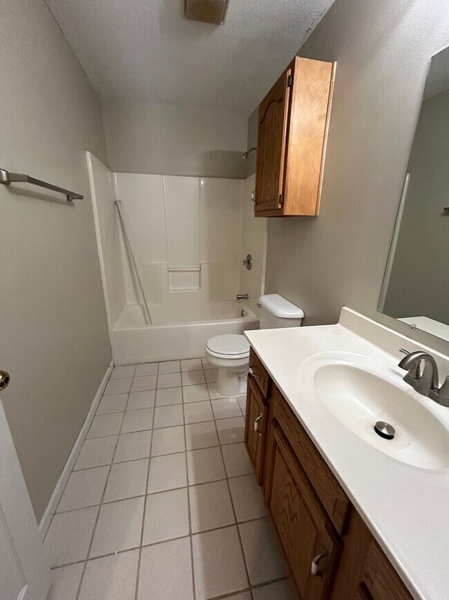 Building Photo - 5559-5561 Pinehurst Ln