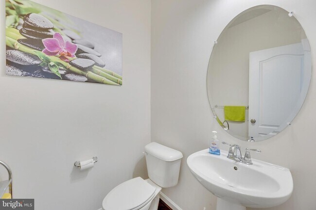 Building Photo - 2201 Monticello Ct