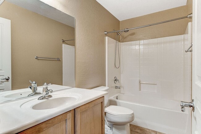 Building Photo - Gorgeous 4 bedroom near Aliante!