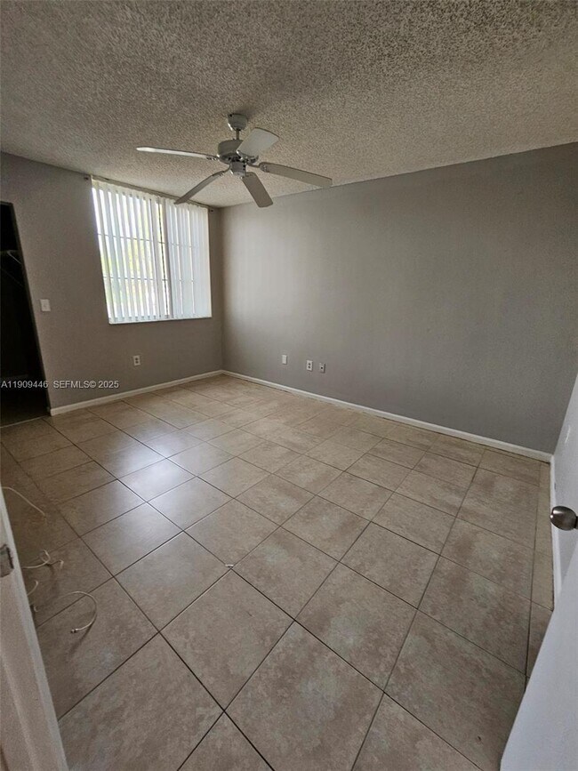 Building Photo - 7872 Sonoma Springs Cir