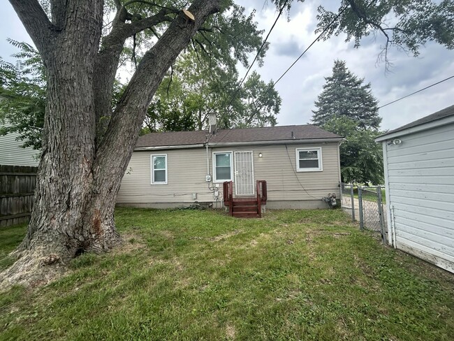 Building Photo - 15755 Woodbine Ave