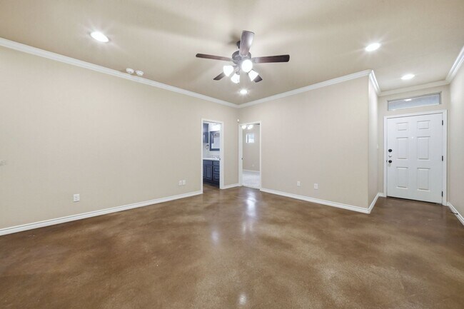 Building Photo - 312 Newcomb Ln