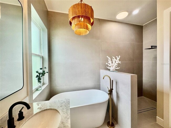 Building Photo - 56 Columbia Ln